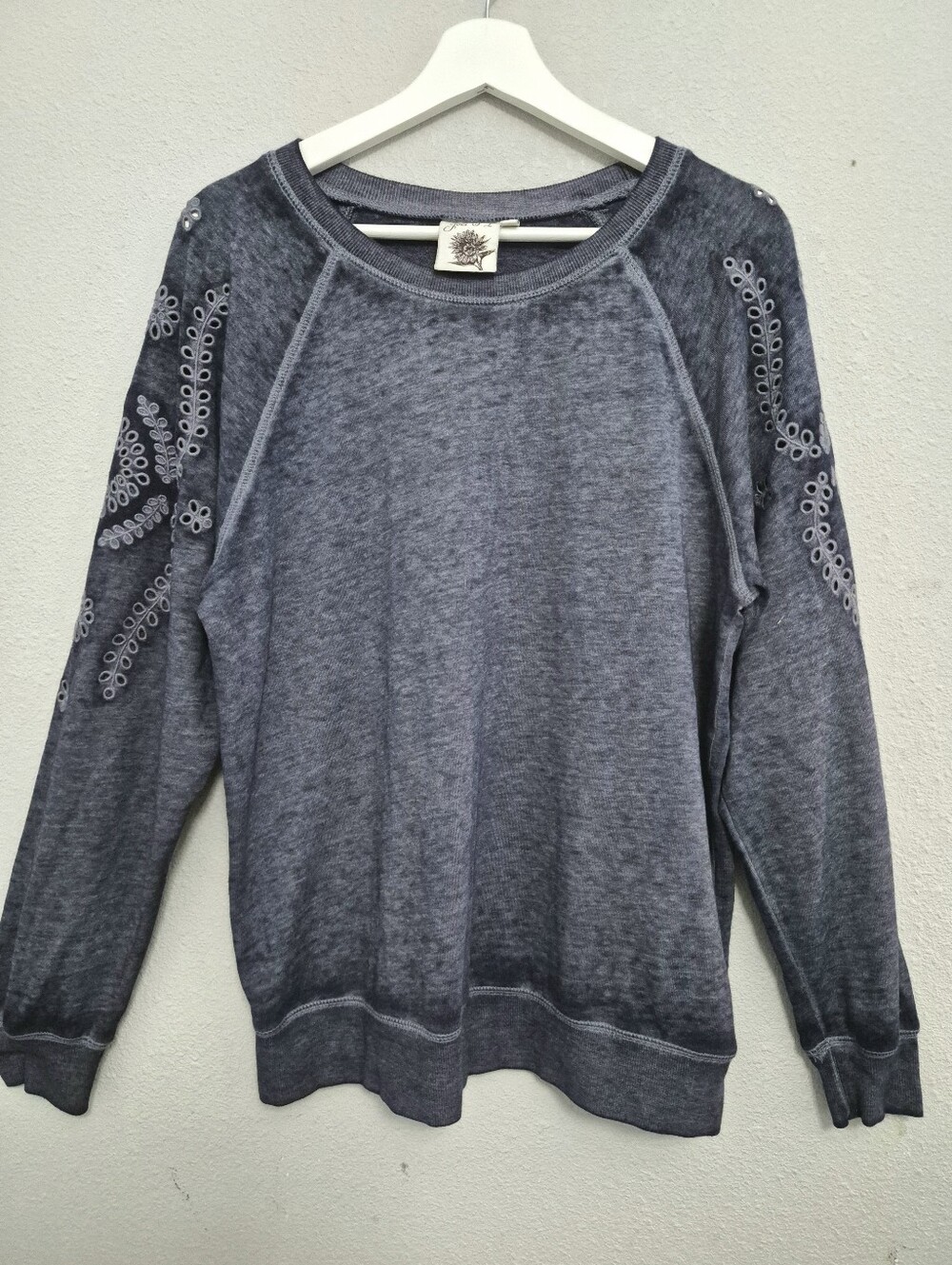 Joei & I Floral Eyelet Embroidery Mineral Wash Raglan Sleeve Top Blue Large Boho